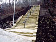 Schodiště v parku Na Perucké stráni  v Praze 2 - Vinohrady - realizace autorského projektu Doc. Matouše Jebavého - 2002